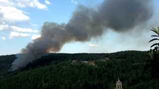 preview picture of video 'Helicóptero da Garda Civil nos incendios (Toén , Ourense)'