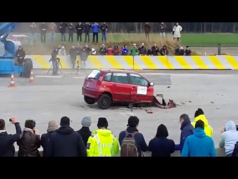 Crash Test contro Palo a 100 km/h