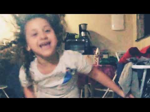 A garota tá tossindo