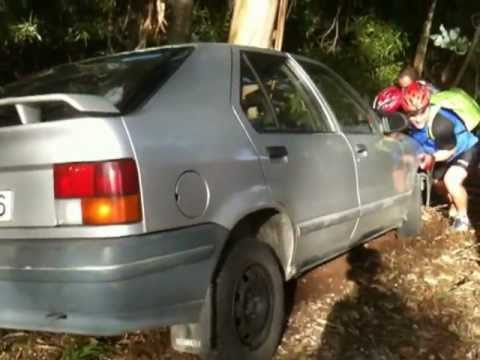 Acidente Insólito em Cercosa - O carro que "embicou"