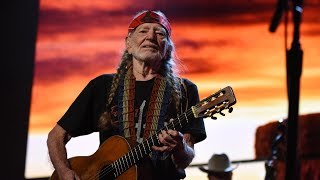 Willie Nelson &amp; Family - Whiskey River (Live at Farm Aid 2018)