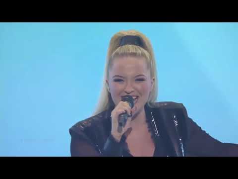 Alexandra Rotan's best moments on stage