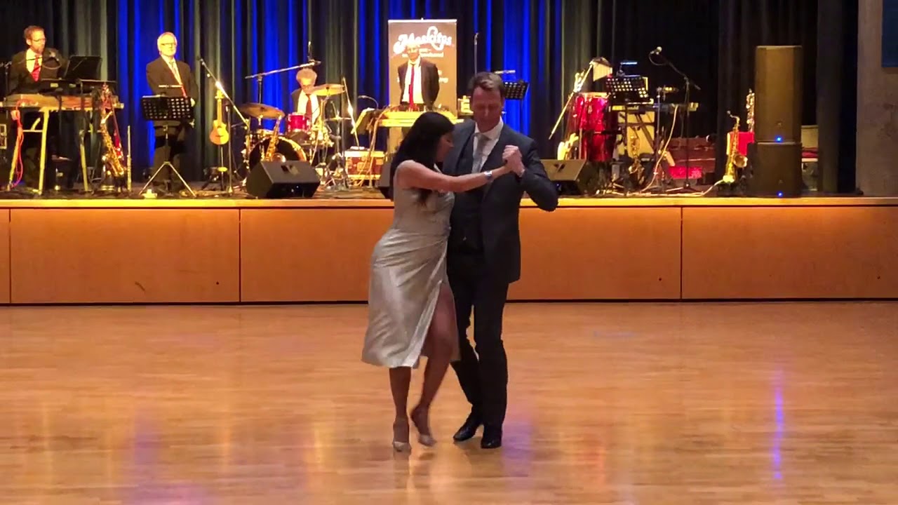 Kersten y Ruth bailan "Una Lagrimita" Tango Vals de Hector Varela