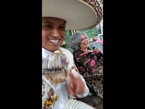 Lllevandole SERENATA a una GUERRA que pelea contra el CANCER