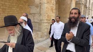 קבלת שבת בהר הבית • פרשת וישלח (ישיבת הר הבית) - התמונה מוצגת ישירות מתוך אתר האינטרנט יוטיוב. זכויות היוצרים בתמונה שייכות ליוצרה. קישור קרדיט למקור התוכן נמצא בתוך דף הסרטון קבלת שבת בהר הבית • פרשת וישלח (ישיבת הר הבית) - התמונה מוצגת ישירות מתוך אתר האינטרנט יוטיוב. זכויות היוצרים בתמונה שייכות ליוצרה. קישור קרדיט למקור התוכן נמצא בתוך דף הסרטון