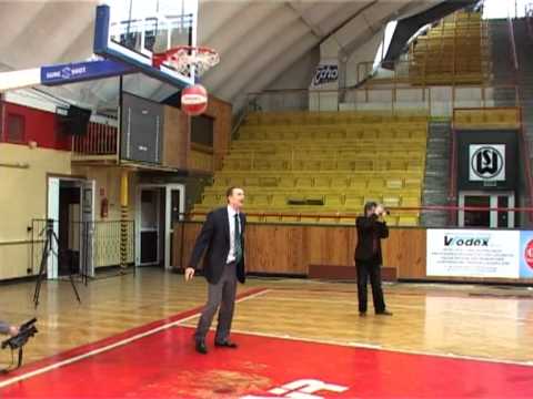 Koszykarze Stali Stalowa Wola w reklamie garniturów NEW MEN - wersja I