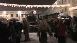 preview picture of video 'Perchtenlauf Mondsee 28.11.2010'