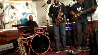 Andrew Gouche's Sunday Jam @ The Townhouse, Oct 17, 2010  "Can't Hide Love" (part2)