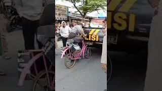 Download lagu polisi kocak Naik sepeda #polisi #viral #shorts mp3