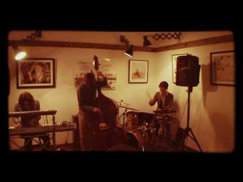 Contrast Trio präsentiert von Philleicht Jazz?! am 14.12.13 im Sinnbild