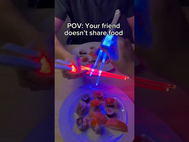 Vídeo relacionado con Palillos Star Wars 2 Pares Lightsaber Chopsticks con 9 Modos de Color Reutilizables Sin BPA Lavable a Máquina para Cocinas Cenas Sushi Cubiertos