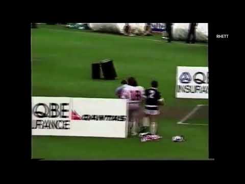 Longest kick competition at 1989 Grand Final pre match. Darren Bennett v Maurice Fitzgerald