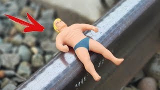 Experiment: Train Vs Stretch Armstrong