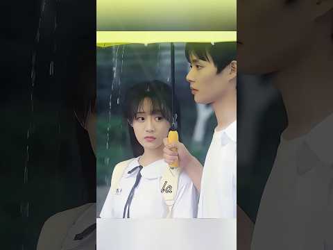 L’homme tombe amoureux d’une fille sur le point de partir. #shots #shortvideo #short