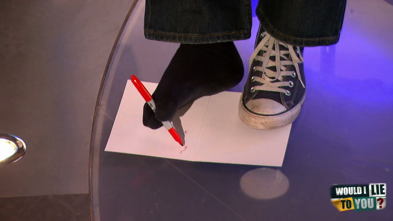 Does Lee Mack sign his christmas cards with his feet - Would I Lie to You [HD][CC-EN,ET]