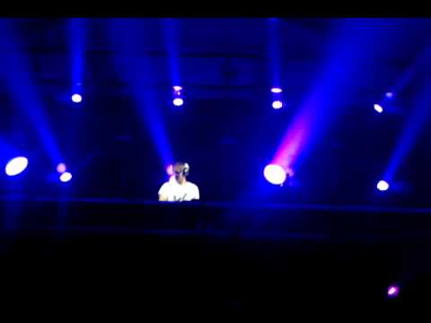 Armin Van Buuren Dropping Fortuna- Beat Service (ASOT 550 LA)