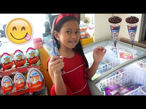Jessica Jenica Beli Es Krim + Kinder Joy Sendiri di SUPERMARKET 💖 Apa Hadiahnya? 💖 Mainan Anak