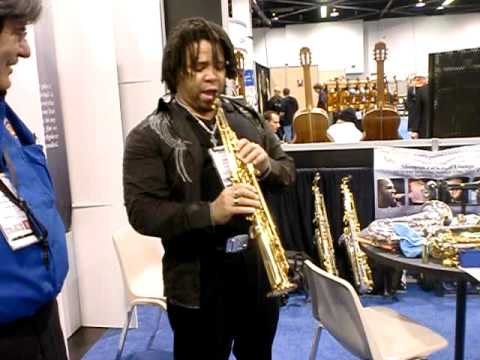 Eddie Baccus JR @ NAMM 2011 trying out a Theo Wanne Gaia soprano piece