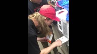 Asher Roth Drops By To Do Some Laundry