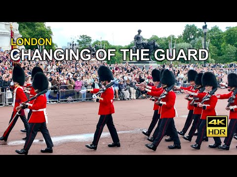 Changing of the Guard at Buckingham Palace | Best places to view
