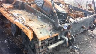 preview picture of video 'Подбитый Т-64 украинской армии, село Нетайлово Донецкой области, детонация боекомплекта'