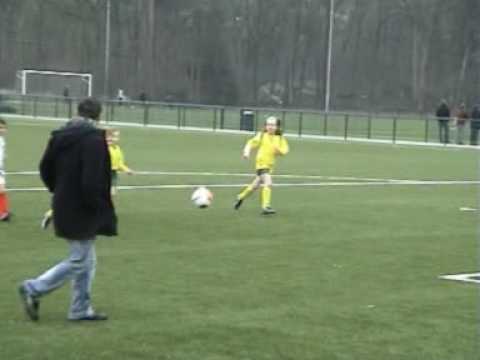 Eerste voetbalwedstrijd Floris (23 januari 2010)