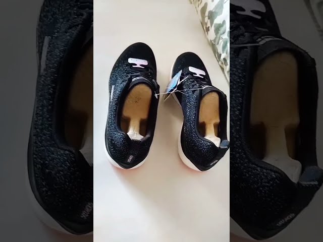 Vídeo relacionado con Skechers Luces Cosmic Glow ZapatillasNiña Talla Numeric_32 Color Plateado