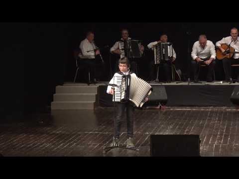 Prelaz kolo -Solista na harmonici Nemanja Šalaka uz pratnju narodnog orkestra KUD-a Bor.