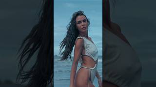 ?Beach babe enjoying summer vibes☀️