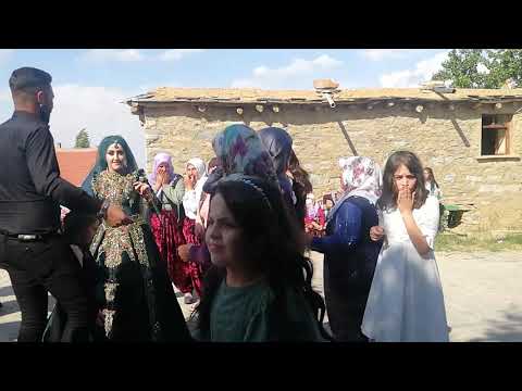 Müzisyen Özlem Ökten AKŞEHİR Çakıllar köyü mahallesinden Kemal & Beyzanur Dinç