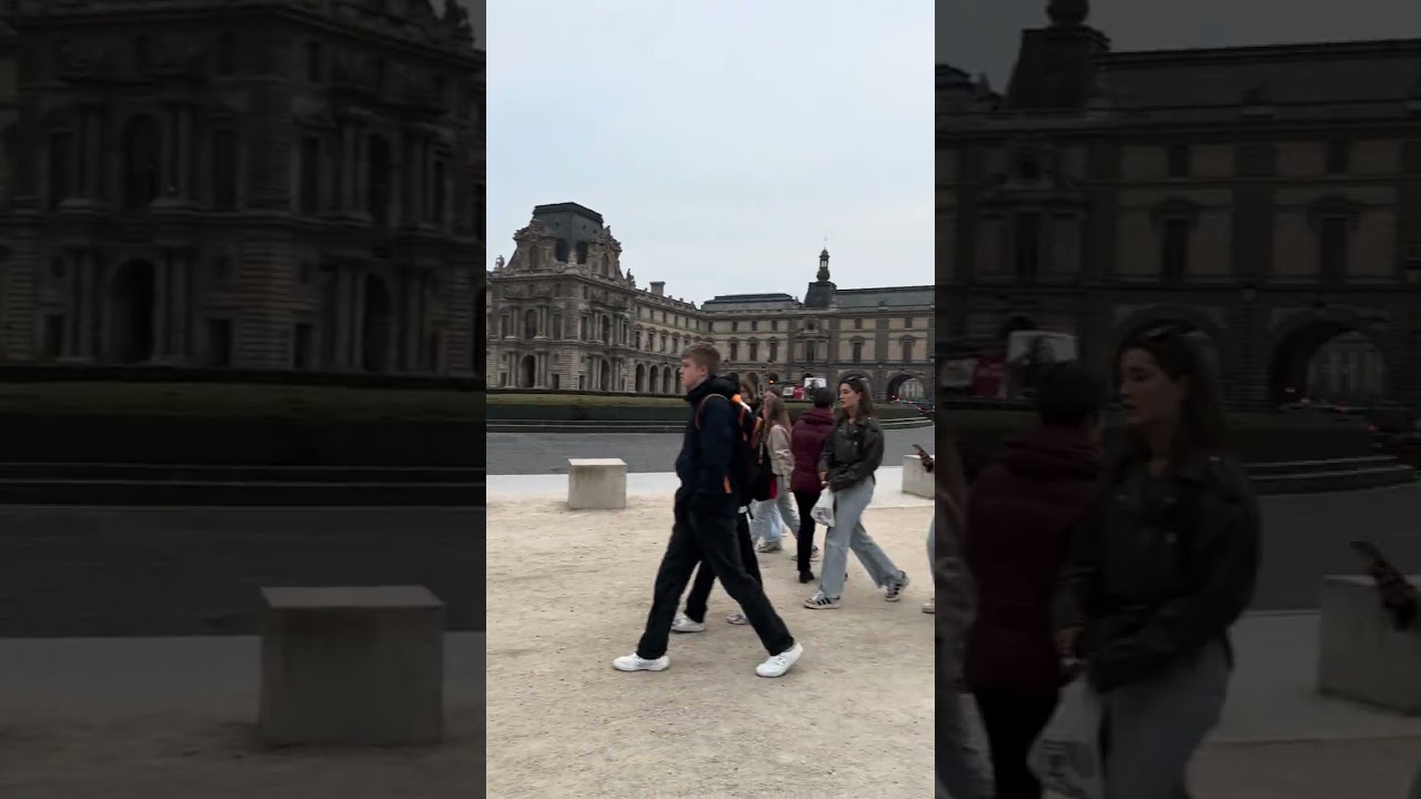 הגנים המפורסמים ליד פירמידת מוזיאון הלובר בפריז