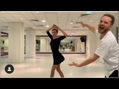 Екатерина Шпица зажигательно танцует