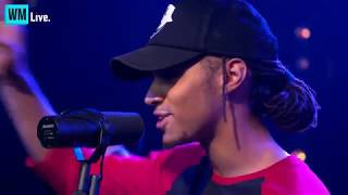 Bluey Robinson Performs Live Acoustic Version Of &quot;Showgirl