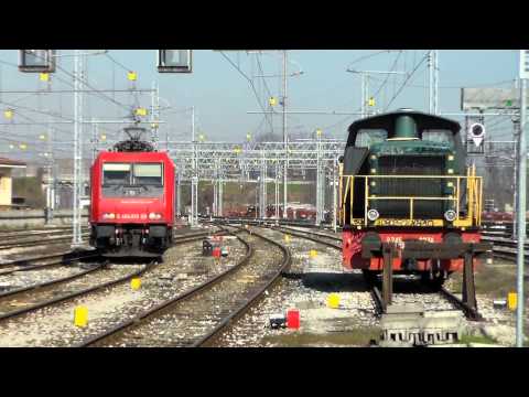 LA MANOVRA DELLA E 484.010 SR CARGO - FOSSANO (CN)  23 - 2 - 2014.