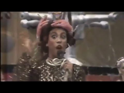 Maria Alcina (Dançar Kumbô) Cassino do Chacrinha - 16/04/1983/Tv Globo