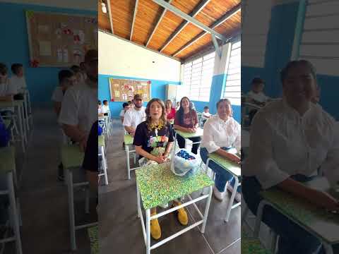 ¡Buenas noticias desde el municipio San Joaquín! ♻️✨Entregamos 31 mesas y sillas elaboradas con  1