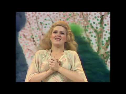 Muppet Songs: Bernadette Peters - Take a Little One Step