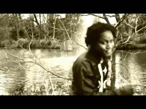 Johnny Makangila - Perfect ft. Lilas La Fleur