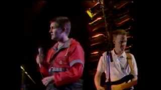 The Housemartins - Happy Hour - live