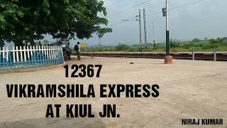 preview picture of video '12367 / VIKRAMSHILA EXPRESS | ARRIVING AT KIUL JN. | INDIAN RAILWAYS | BHAGALPUR - ANAND VIHAR |'