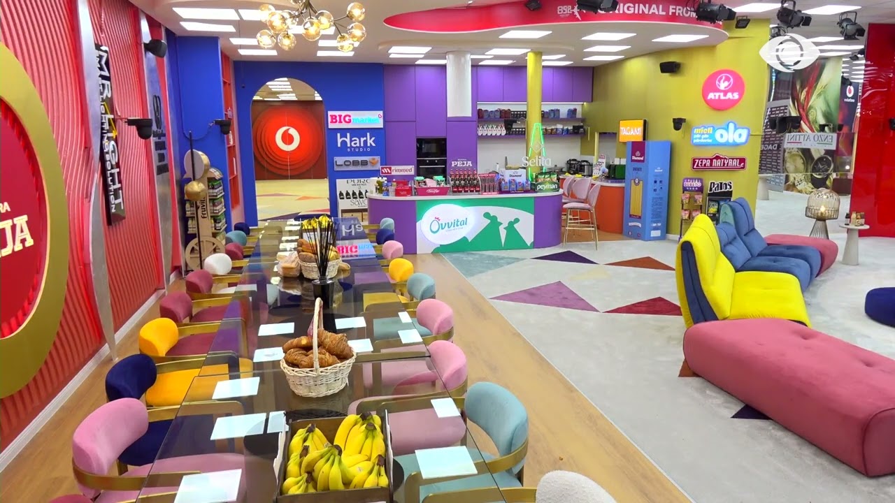 Kur ata japin komente..., Sara flet për banorët e rinj të shtëpisë