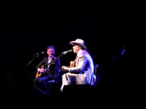 Robert Earl Keen performs "Our Municipal Airport" and "Johnny Cash" live