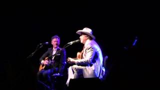 Robert Earl Keen performs "Our Municipal Airport" and "Johnny Cash" live