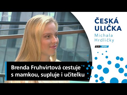 Brenda Fruhvirtová jezdí po světě s mamkou, supluje jí i učitelku