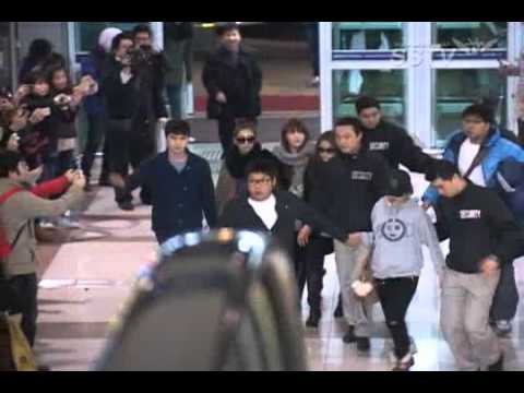 SSTV-110217 KARA leaves for Japan with 4 members