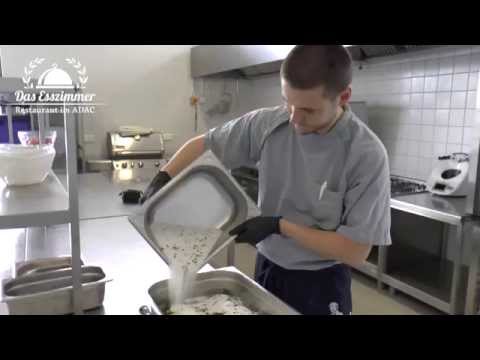 Das Esszimmer im ADAC - unser Chefkoch Helmut beizt den Lachs selbst