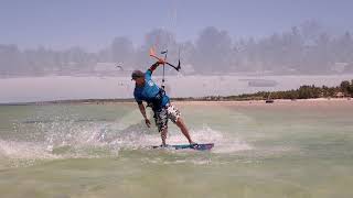preview picture of video 'Old School Kitrsurfing tricks - Vilanculos - Mozambique'