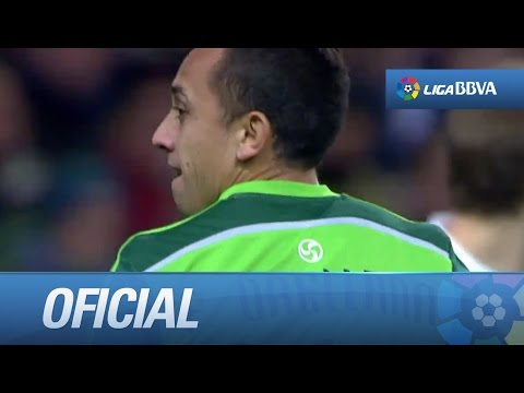 Disparo cruzado de Orellana que sale cerca del palo