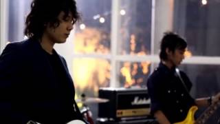 Download lagu ALIVA - Menangisku Bukan.mp4 mp3