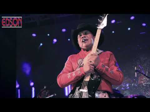 Bronco llorando bajo la lluvia, corazon  Duro, lagrimas sal y limon